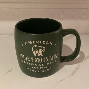 Americaware ‘Smokey Mountains National Park Est. Black Bear’ Green Oversized Mug